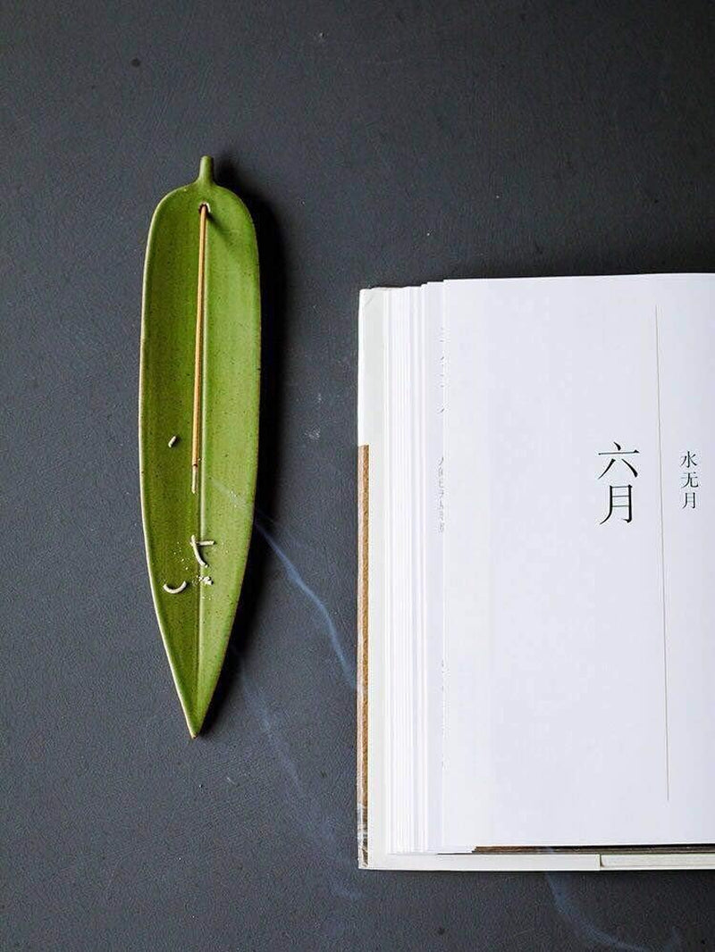 Incense Holder Hand-Made Incense Stick Holder Ceramic Incense Burner Bamboo Leaf Shape 1Pcs (Green)